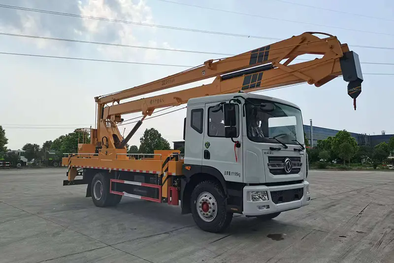 Large Articulating Boom Work Truck