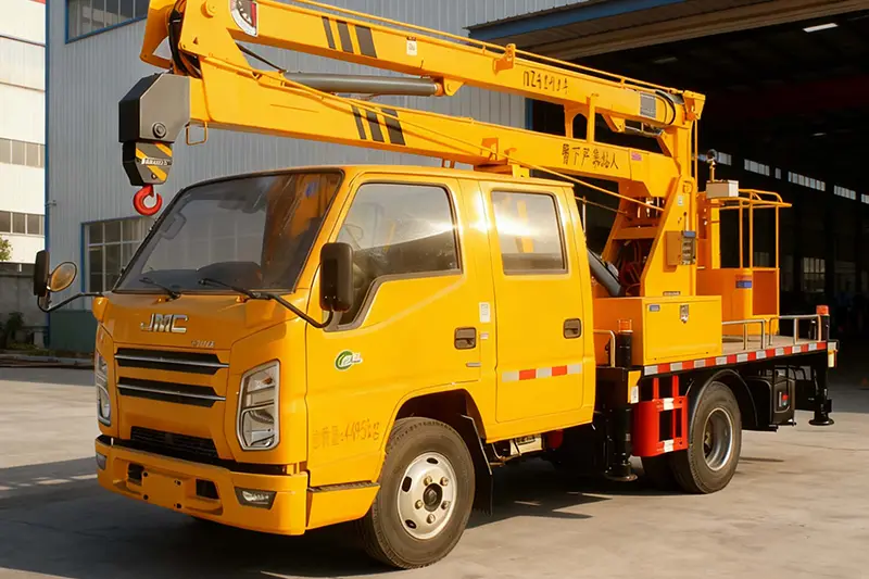 Caminhão de trabalho com lança articulada média