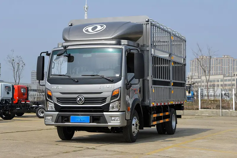 Caminhão leve de estaca