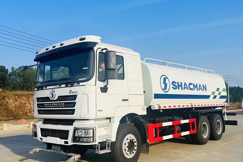 Caminhão tanque de água
